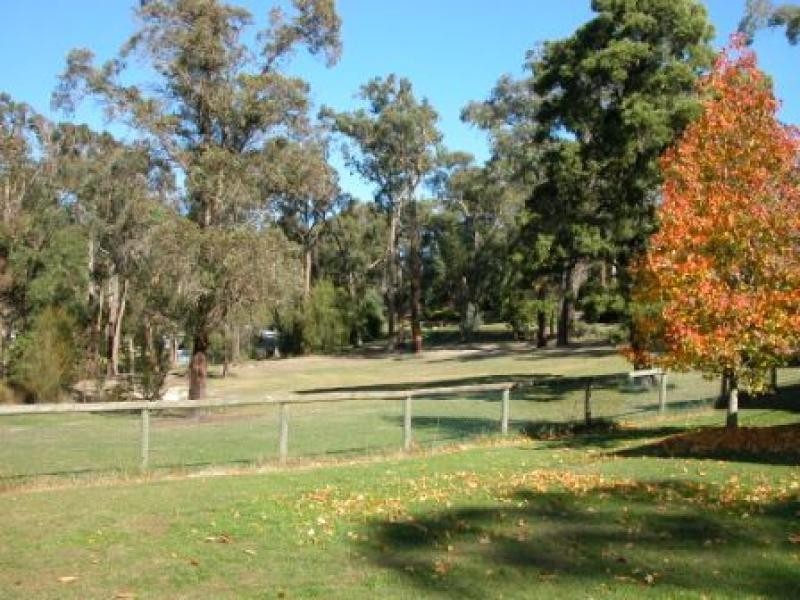 9 Braeside Drive, Launching Place VIC 3139