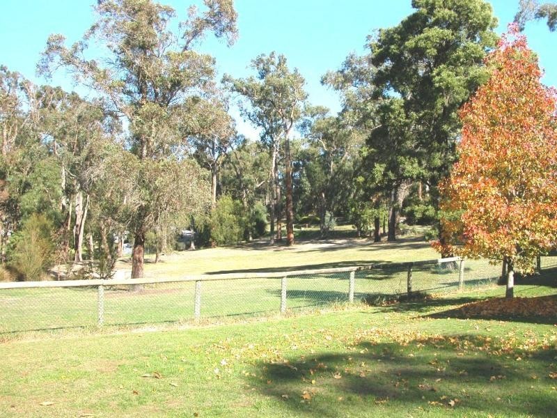 9 Braeside Drive, Launching Place VIC 3139