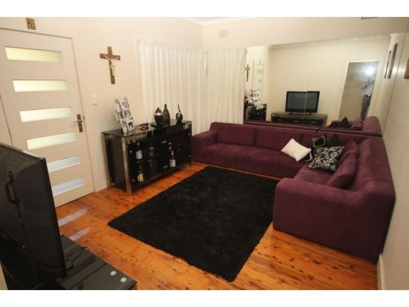 6 Leslie  Street ROSELANDS 2196, Roselands NSW 2196