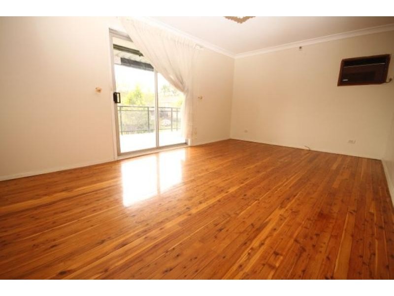 42 Jacaranda Drive GEORGES HALL 2198, Georges Hall NSW 2198