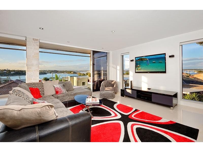 15 Yeran Street, Sylvania NSW 2224