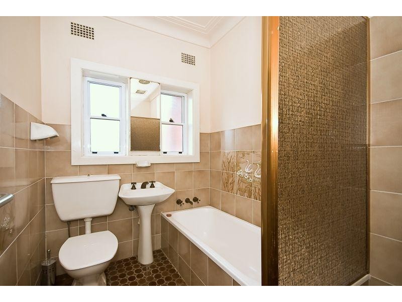 4 Lisbon Street, Sylvania NSW 2224