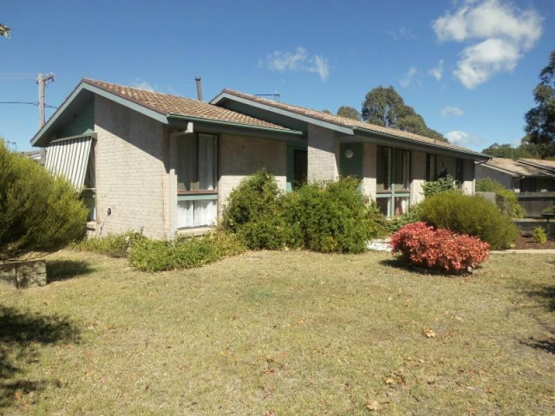 112 Bacchus Circuit, Kambah ACT 2902