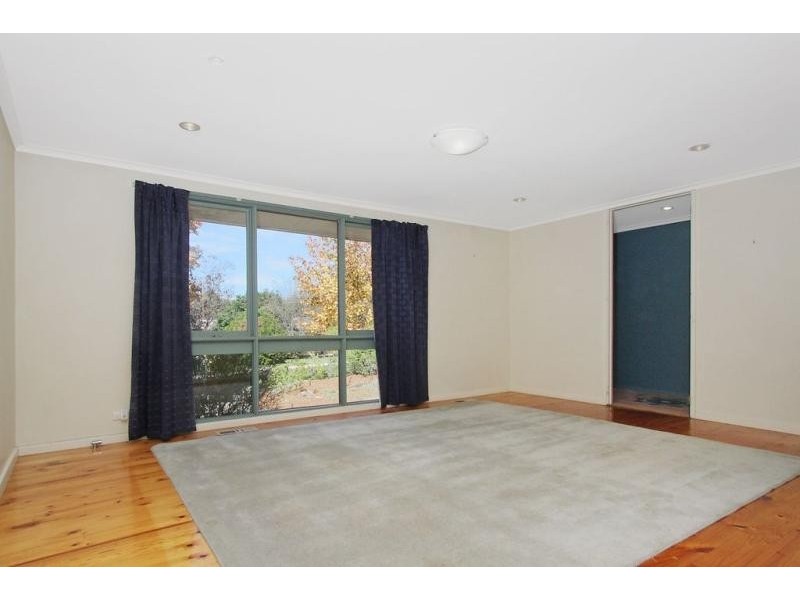 14 Shenton Crescent, Stirling ACT 2611