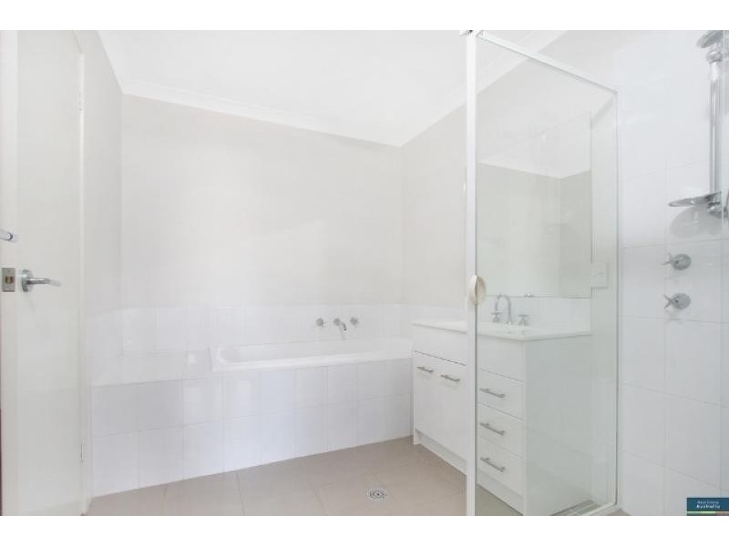 5/85 MacFarlane Burnett  Circuit, Macgregor ACT 2615