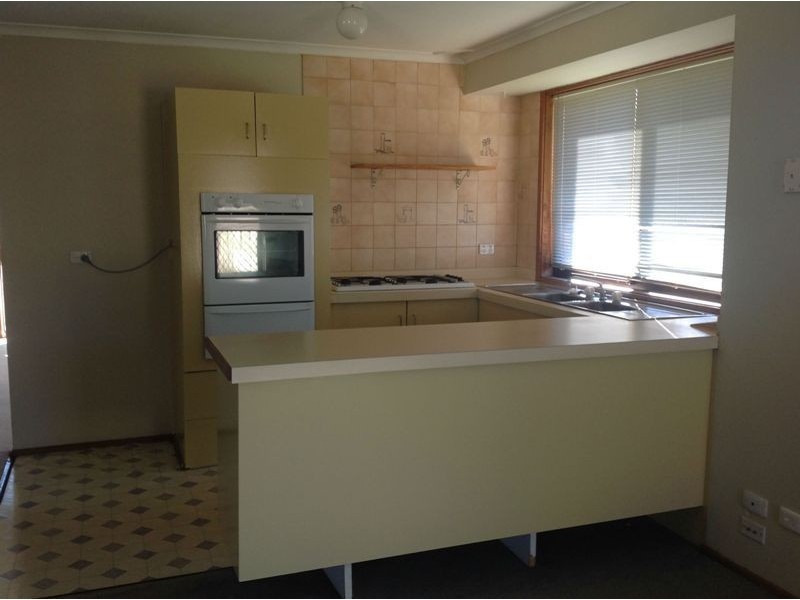 5 Wintaroo, St Helens Park NSW 2560