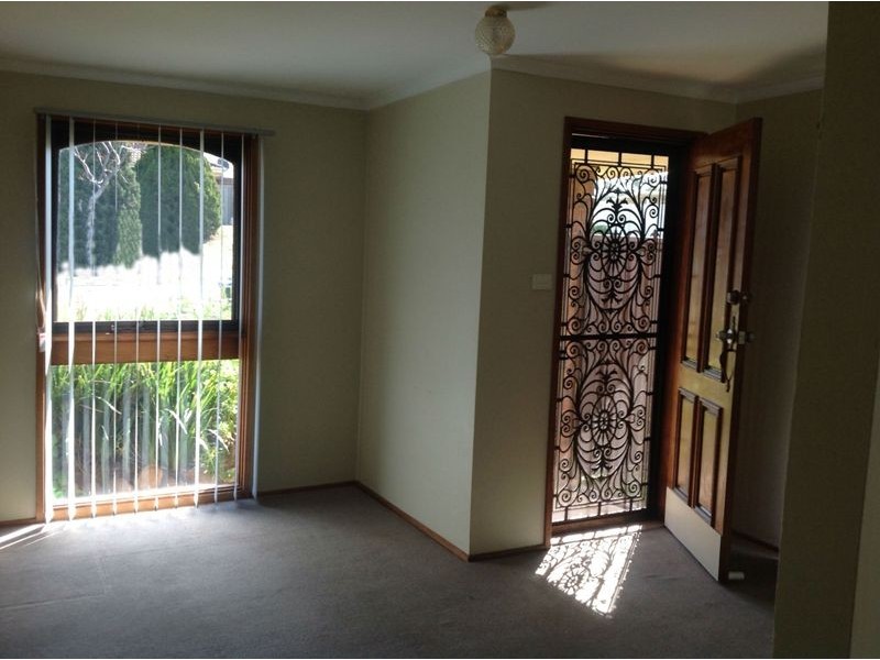 5 Wintaroo, St Helens Park NSW 2560
