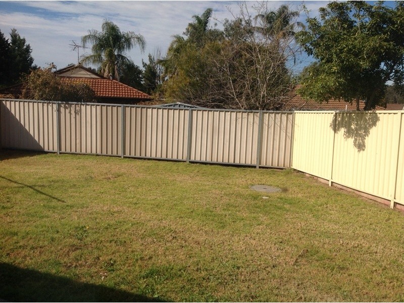 5 Wintaroo, St Helens Park NSW 2560