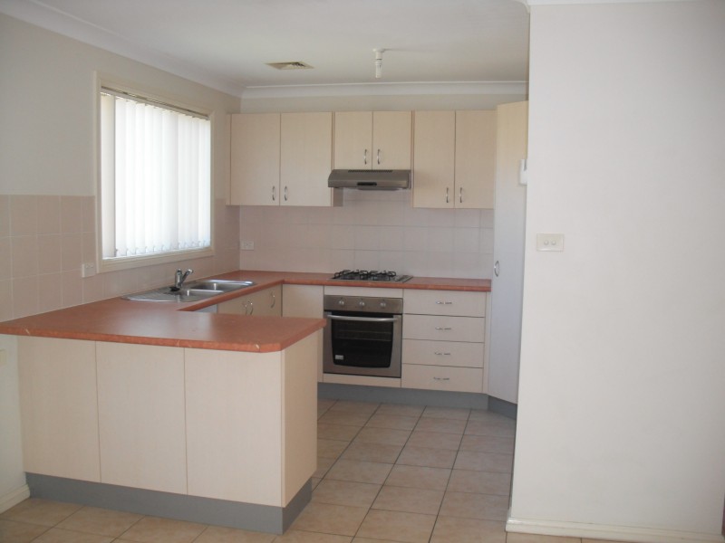 38b Fullerton Circuit, St Helens Park NSW 2560