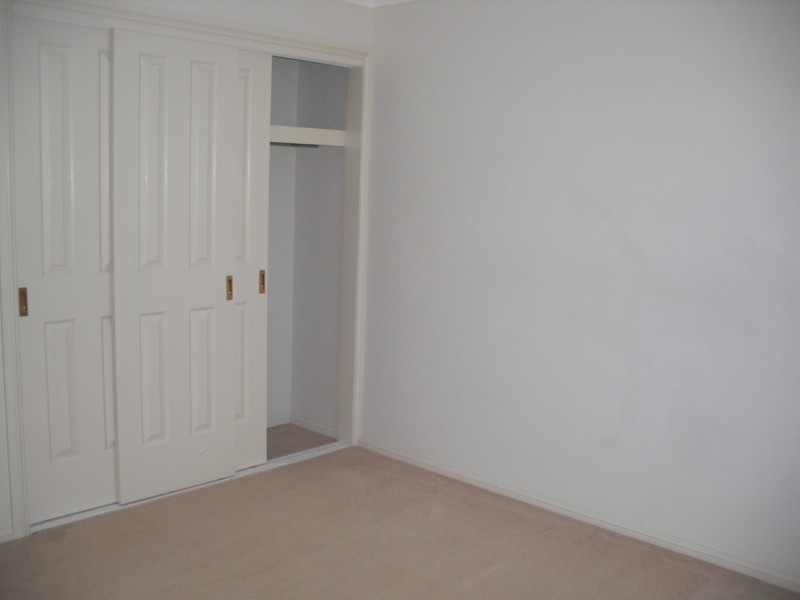 38b Fullerton Circuit, St Helens Park NSW 2560