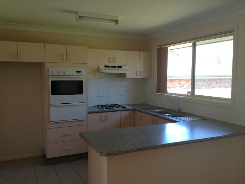 43 Potoroo Avenue, St Helens Park NSW 2560