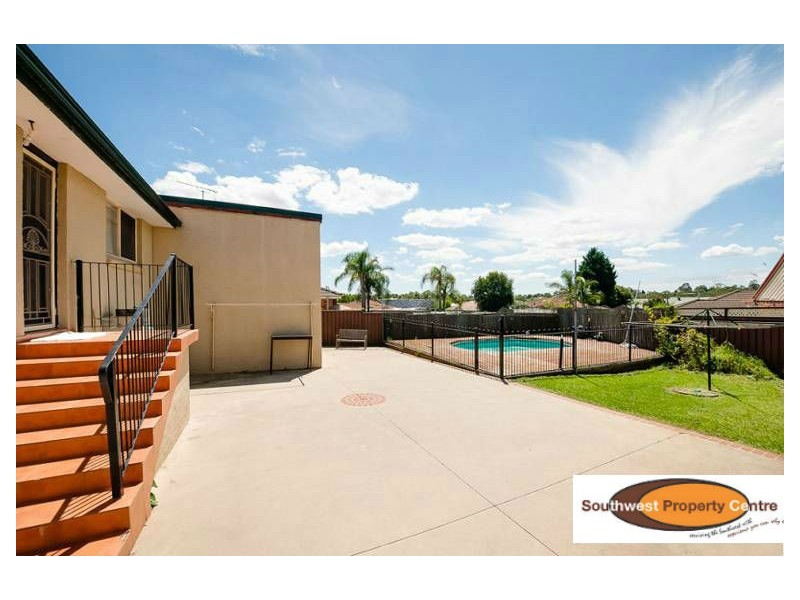 77 St Helens Park Drive, St Helens Park NSW 2560