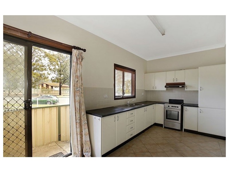 37 Fields Road, Macquarie Fields NSW 2564