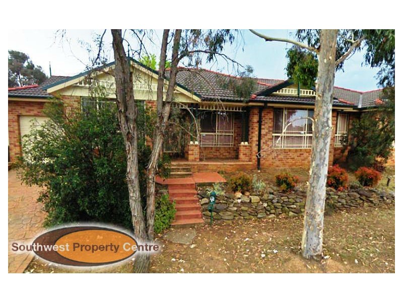 1/2 Downes Crescent, Currans Hill NSW 2567