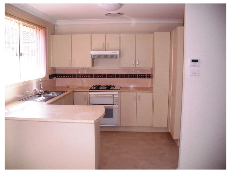 1/2 Downes Crescent, Currans Hill NSW 2567