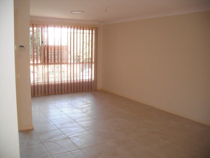 1/2 Downes Crescent, Currans Hill NSW 2567