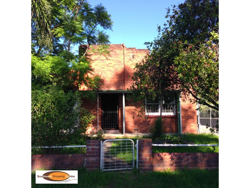8 Surrey Street, Minto NSW 2566