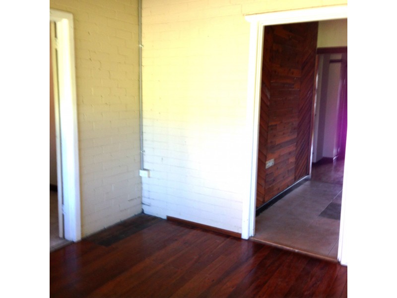 8 Surrey Street, Minto NSW 2566