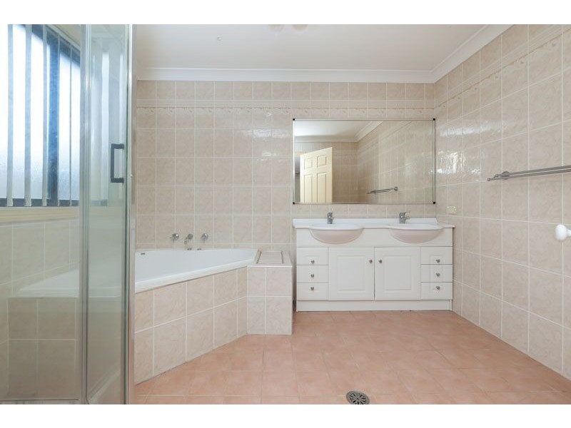 Macquarie Links NSW 2565