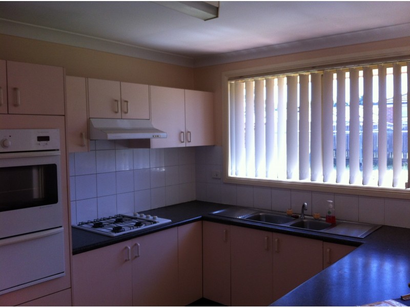 47 Potoroo Avenue, St Helens Park NSW 2560