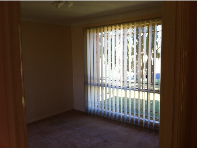 47 Potoroo Avenue, St Helens Park NSW 2560