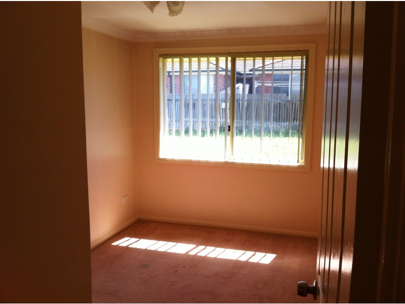 47 Potoroo Avenue, St Helens Park NSW 2560