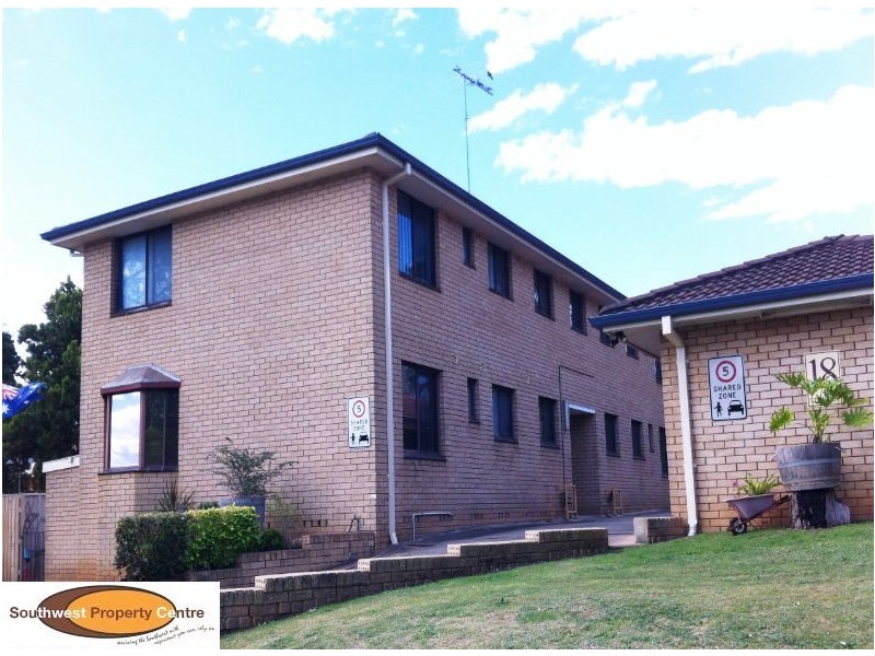 4/18 Sturt Street, Campbelltown NSW 2560