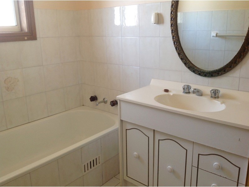 5 Karrabul Road, St Helens Park NSW 2560