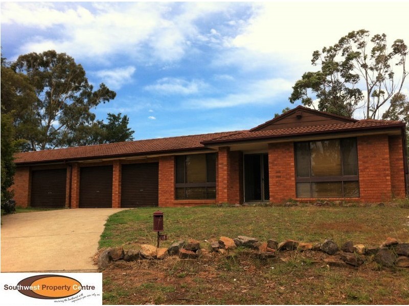 12 Charmian Place, Rosemeadow NSW 2560