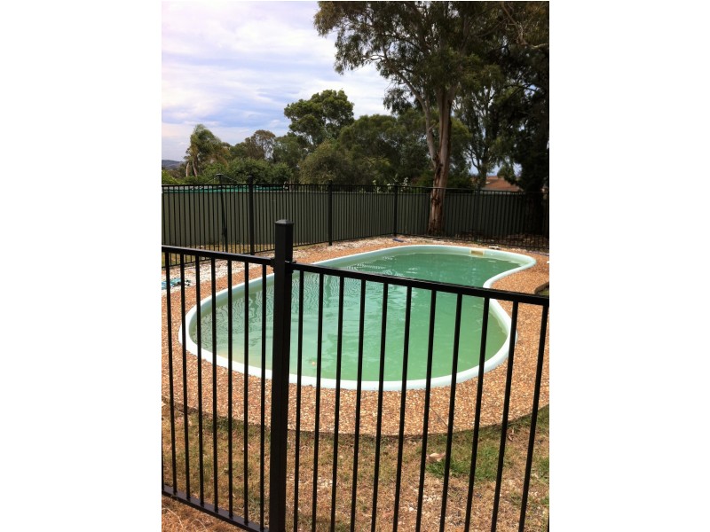 12 Charmian Place, Rosemeadow NSW 2560