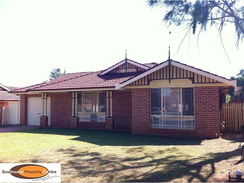 39 Potoroo Avenue, St Helens Park NSW 2560