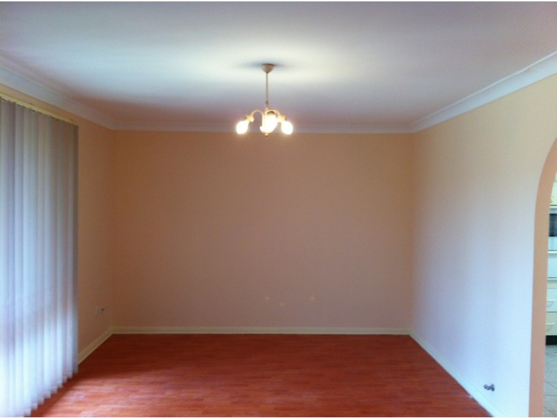 39 Potoroo Avenue, St Helens Park NSW 2560