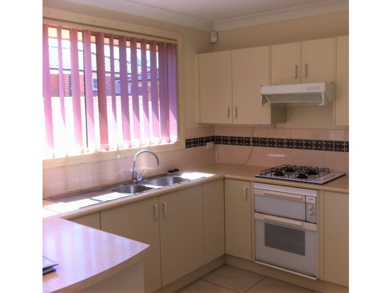 1/2 Downes Crescent, Currans Hill NSW 2567