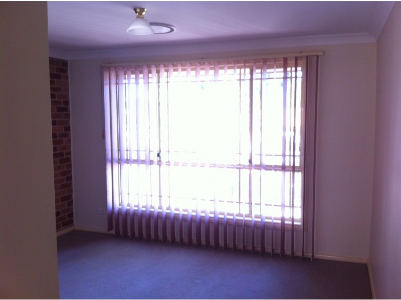 1/2 Downes Crescent, Currans Hill NSW 2567