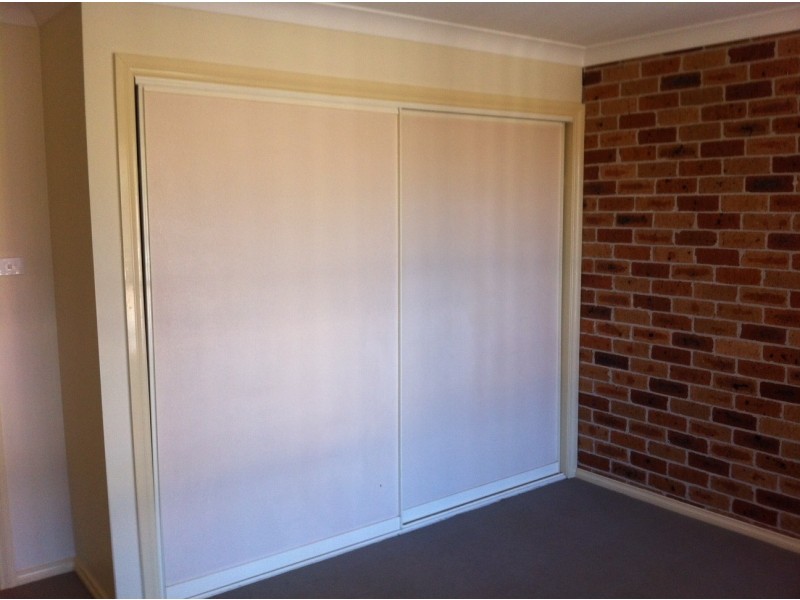 1/2 Downes Crescent, Currans Hill NSW 2567