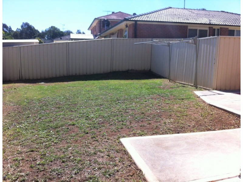 1/2 Downes Crescent, Currans Hill NSW 2567