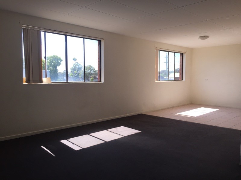 3/2 Memorial Avenue, Ingleburn NSW 2565