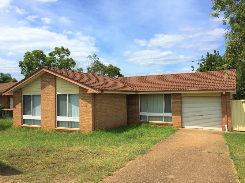 9 Karrabul Road, St Helens Park NSW 2560