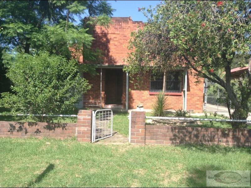 8 Surrey Street, Minto NSW 2566