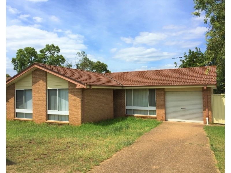 9 Karrabul Road, St Helens Park NSW 2560