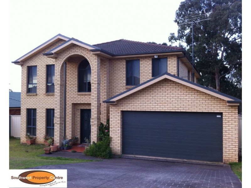 13 Fullerton Circuit, St Helens Park NSW 2560