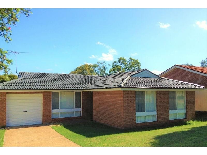 5 Greengate Road, St Helens Park NSW 2560