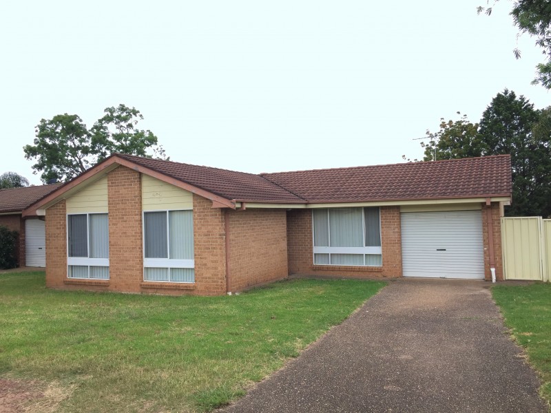 9 Karrabul Road, St Helens Park NSW 2560