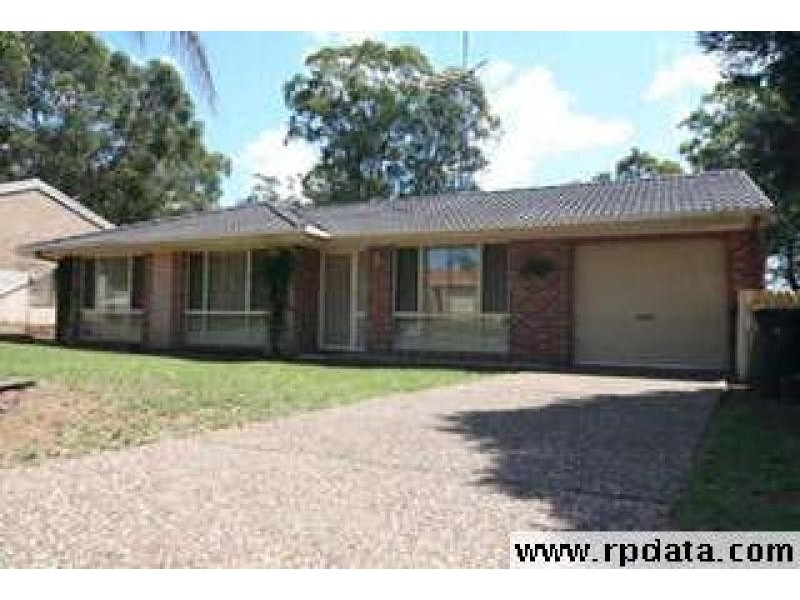 30 Mackillop Street ST HELENS PARK 2560, St Helens Park NSW 2560
