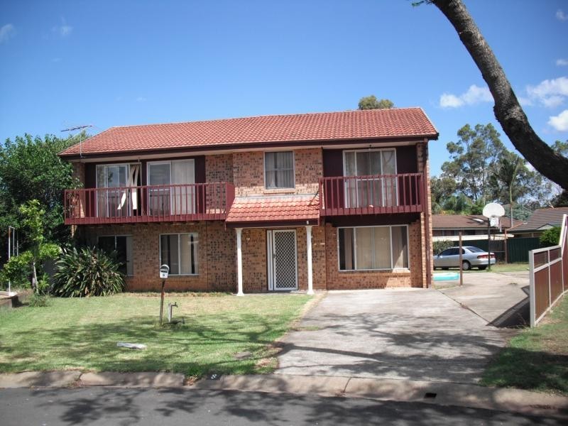 8  Gretna  Place ST ANDREWS 2566, St Andrews NSW 2566