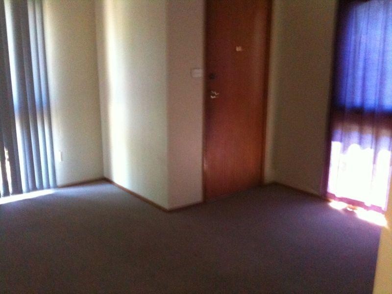 5 Wintaroo Crescent, St Helens Park NSW 2560