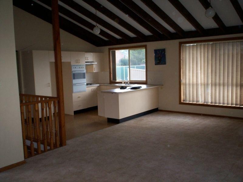 2/14 Kearns Avenue, Kearns NSW 2558