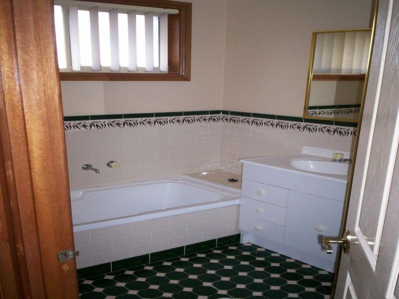2/14 Kearns Avenue, Kearns NSW 2558