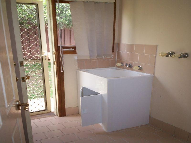 2/14 Kearns Avenue, Kearns NSW 2558