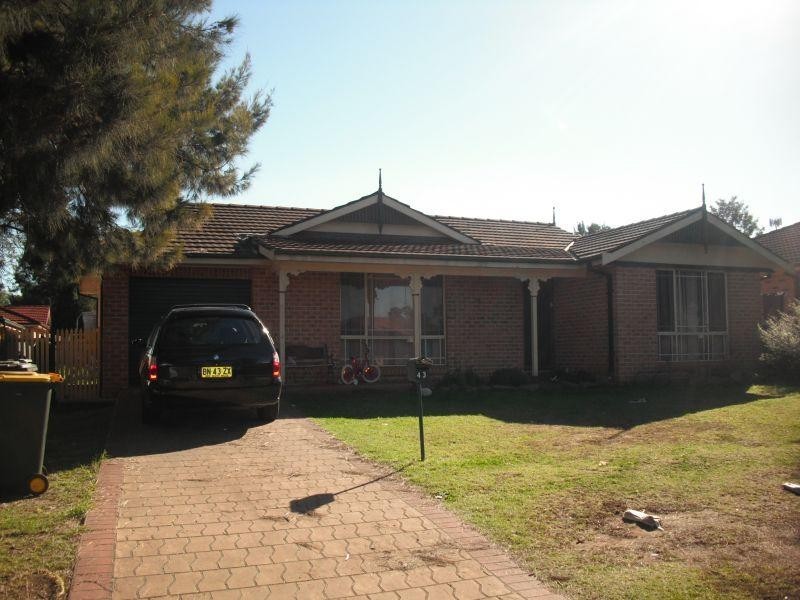 43 Potoroo Avenue ST HELENS PARK 2560, St Helens Park NSW 2560